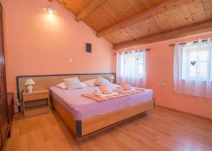 Bonic - Two Bedroom * Lussingrande