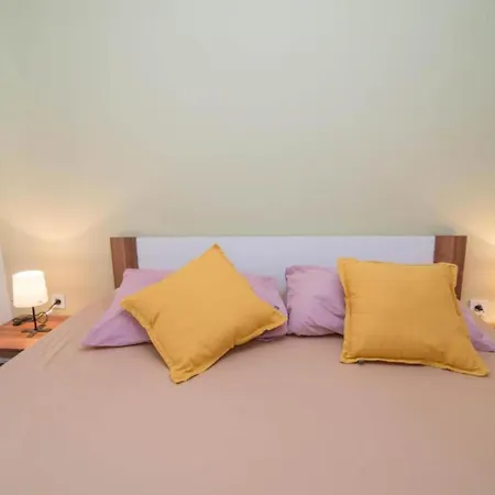 Bonic - Two Bedroom Apartment *